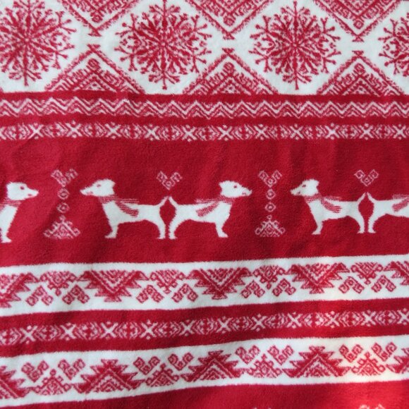 Dog & Snowflakes Red & White Reversible Throw Blanket Holiday Winter Warm - Picture 1 of 4